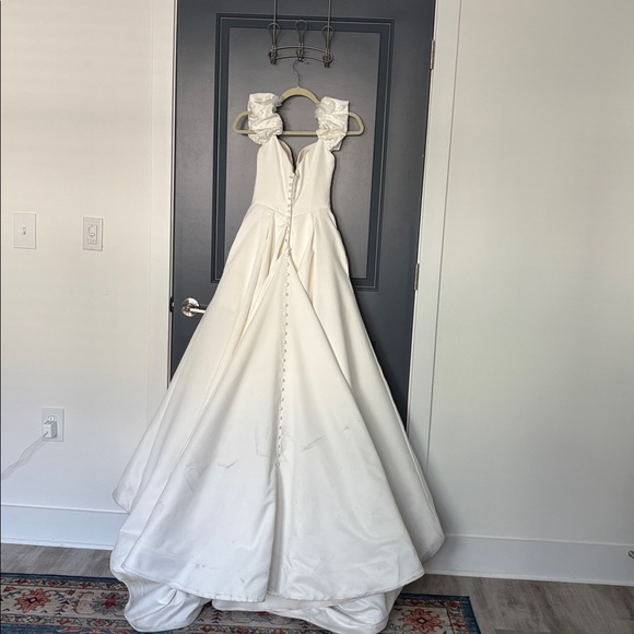Ball gown wedding dress
(Vow’d wedding dress)
(“The tempting dress”) - Picture 2 of 16